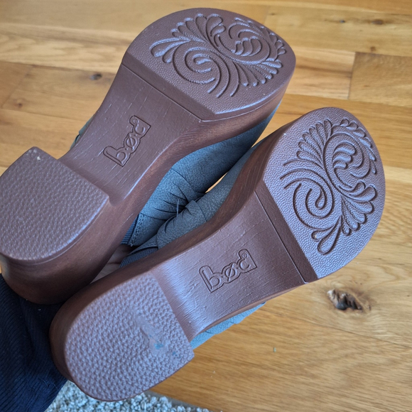 BOC BORN CONCEPT Clogs Womens Sz 8M Gray Faux Suede Block Heel Shoes Western - Picture 8 of 10